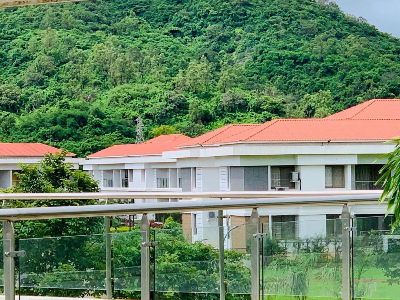 Mizzle Exotica Lonavala Apartman Kültér fotó