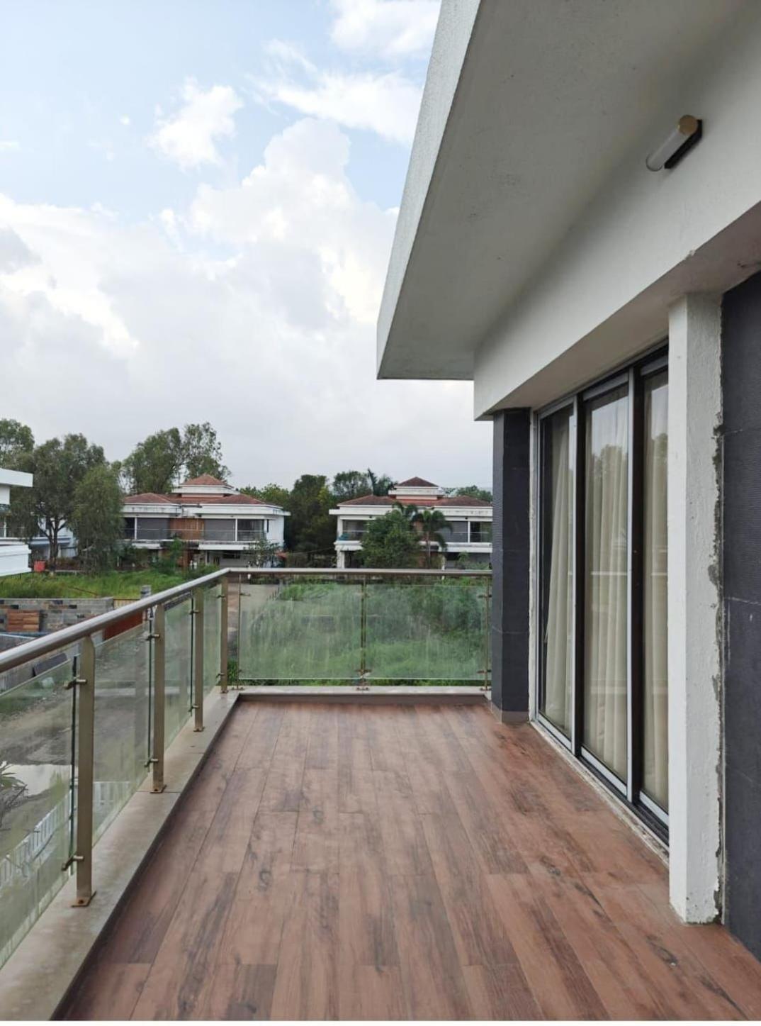 Mizzle Exotica Lonavala Apartman Kültér fotó