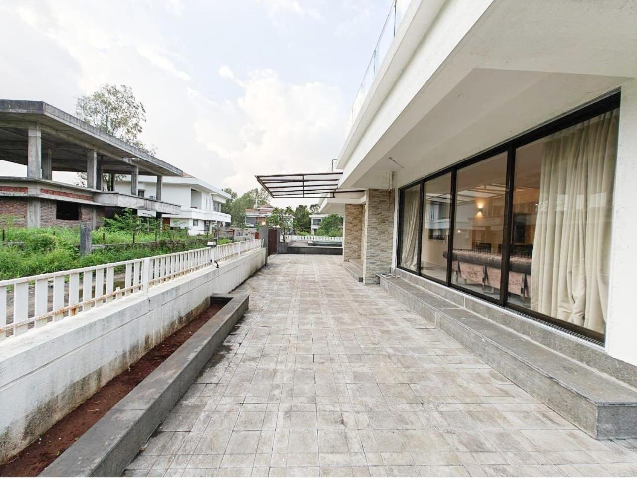 Mizzle Exotica Lonavala Apartman Kültér fotó