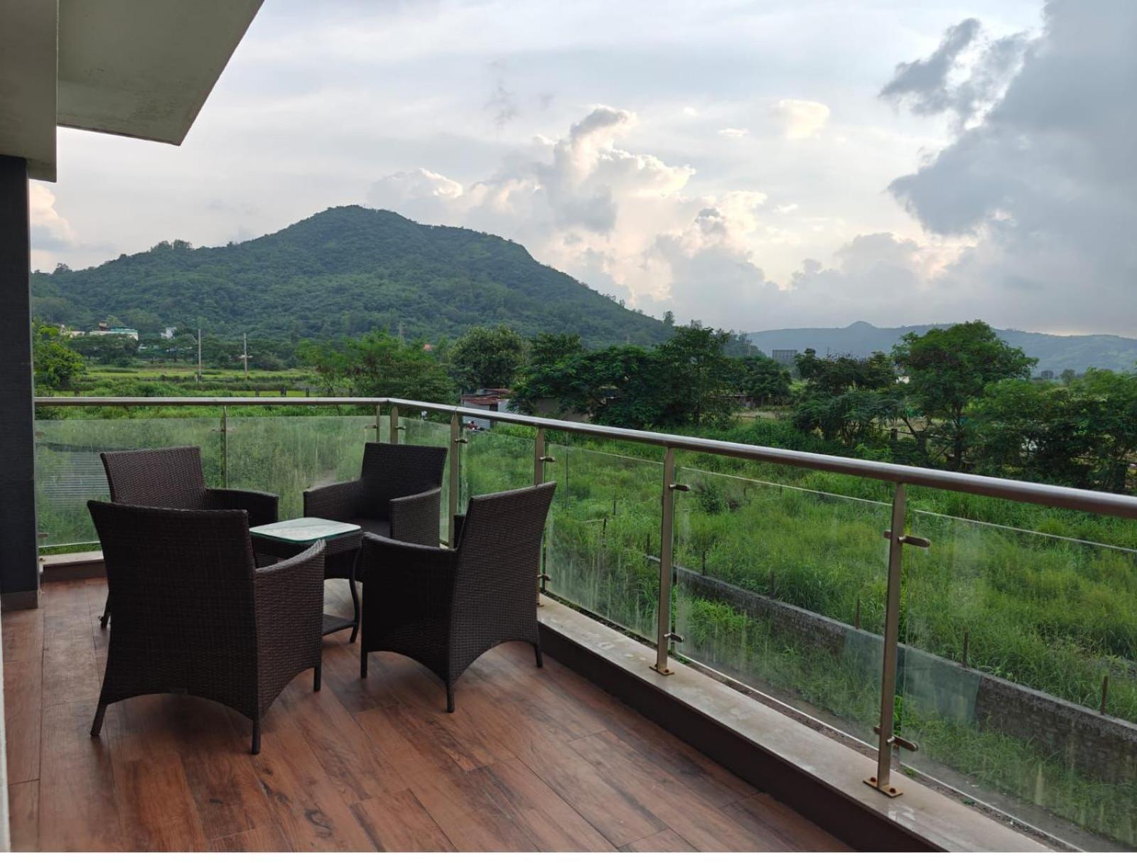 Mizzle Exotica Lonavala Apartman Kültér fotó