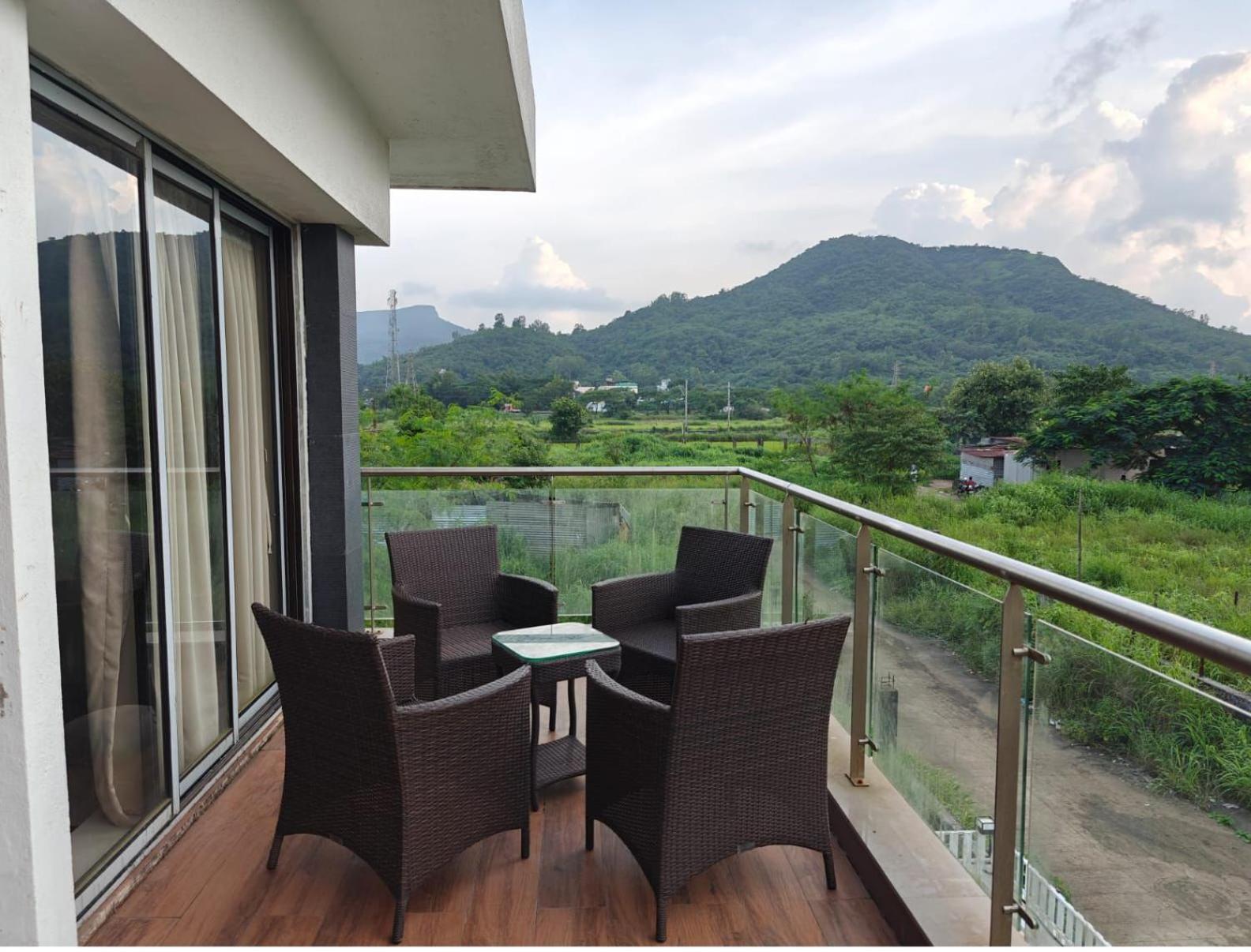 Mizzle Exotica Lonavala Apartman Kültér fotó
